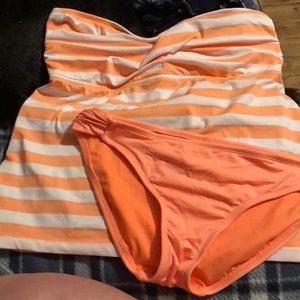 Strapless bathing suit and bottoms